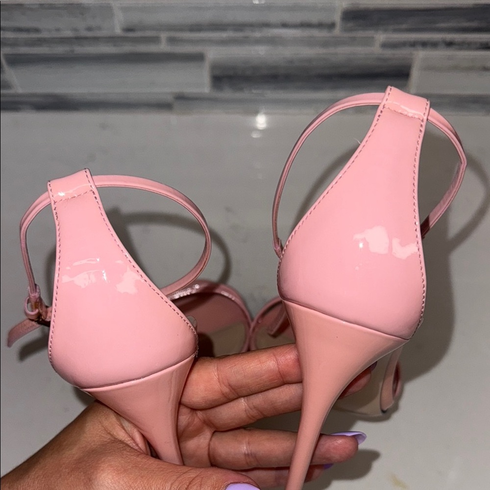 Gucci Pink Patent Leather Ankle Strap Sandals Size 39 ๐ - Picture 10 of 16